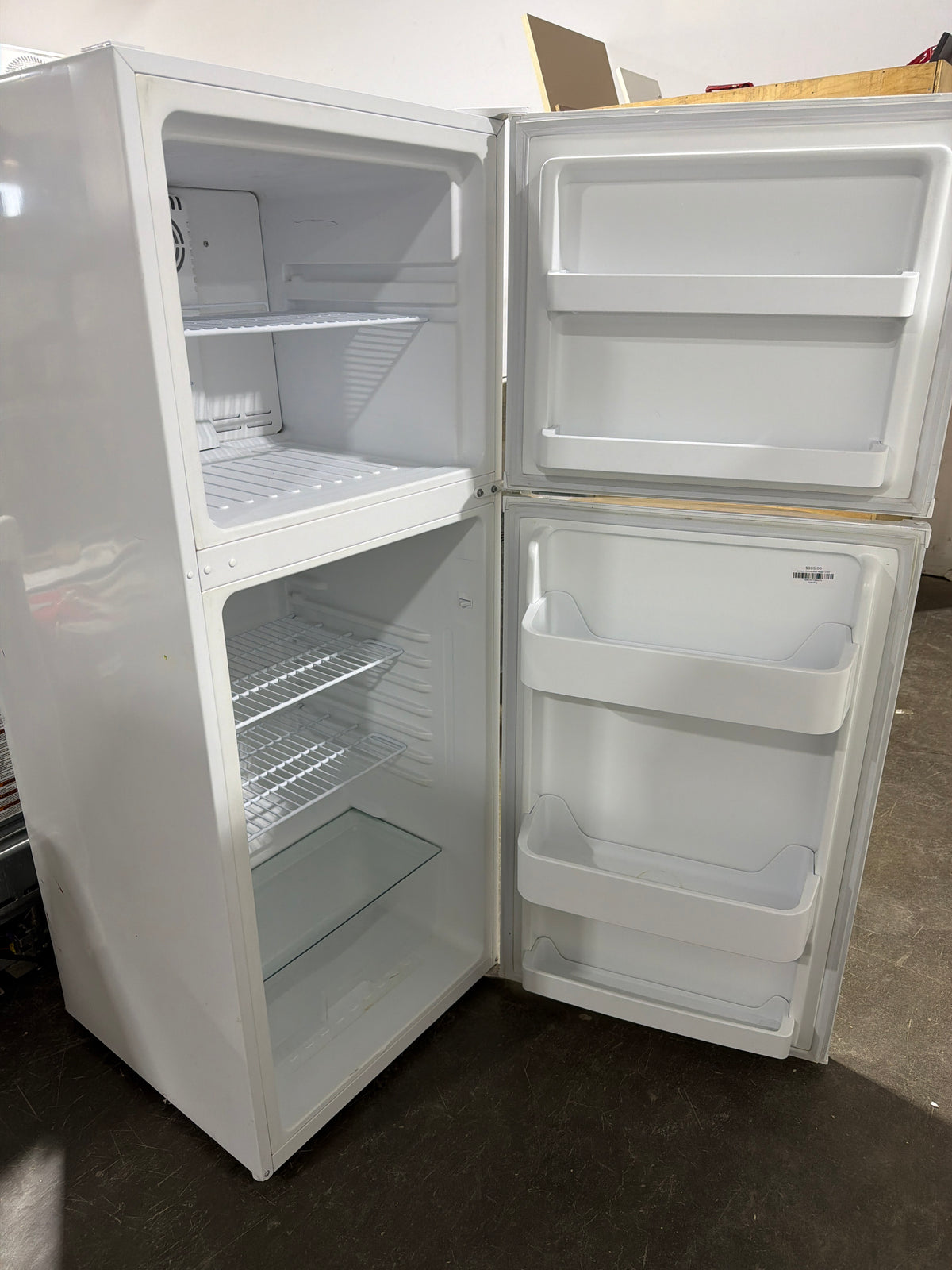 24 inch Condo-size White Magic Chef Fridge/ Freezer
