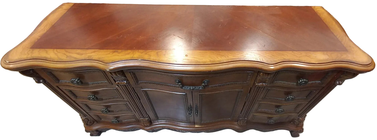 Traditional Old-World Style 9 Drawer Dresser with Mirror