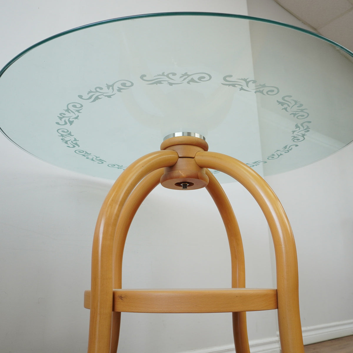 40-inch Round Glass Top Dining Table – Habitat ReStore GTA