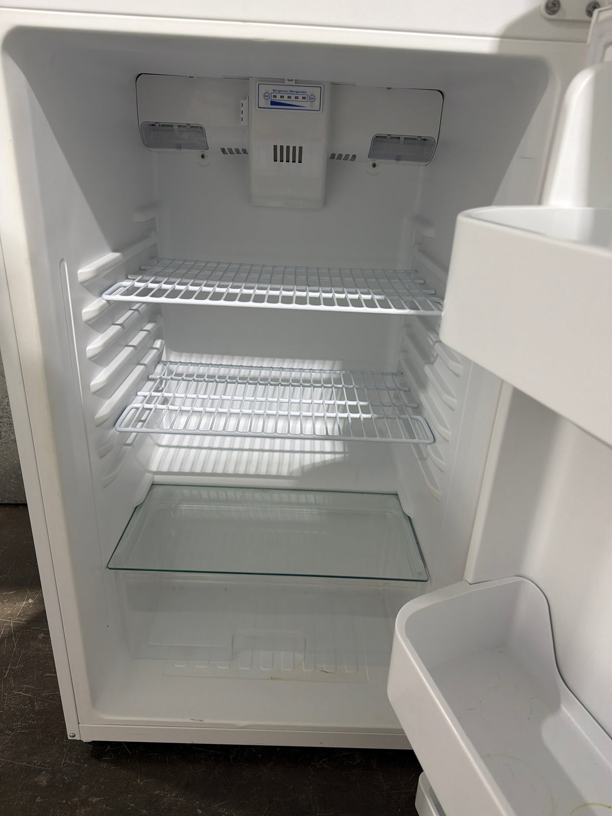 24 inch Condo-size White Magic Chef Fridge/ Freezer