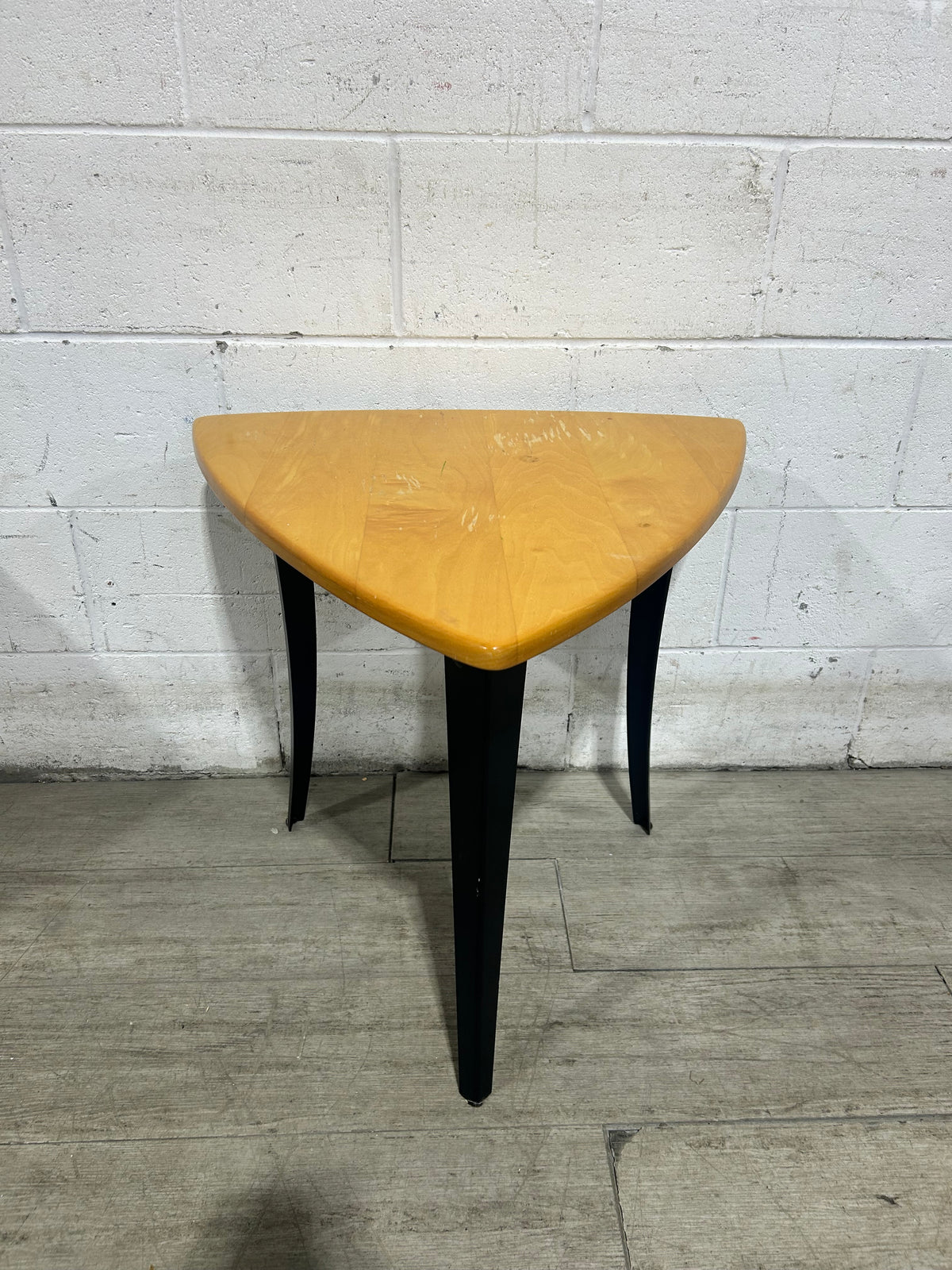 Yuzula Triangular Side Table