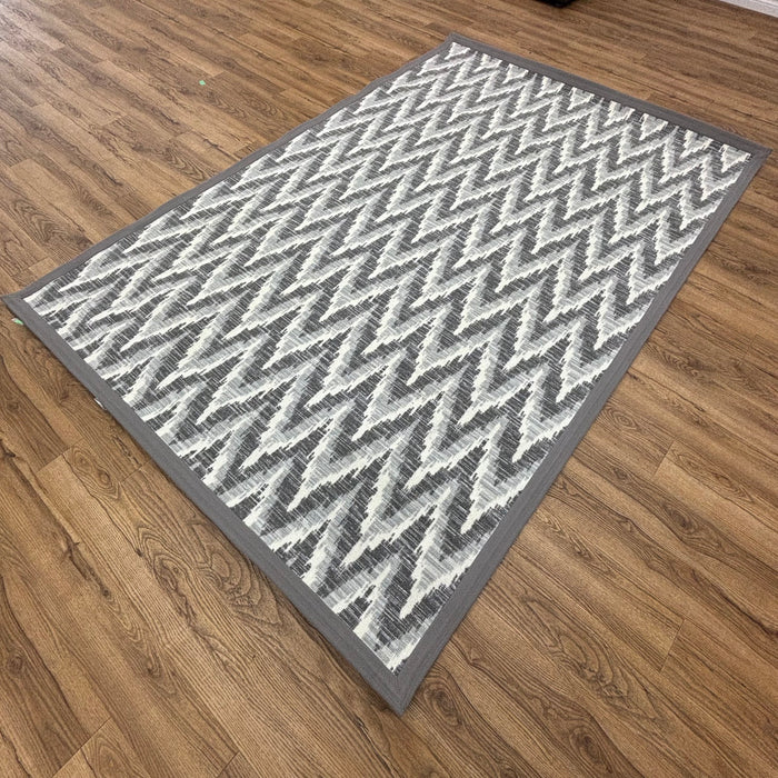 6×9-ft Grey & White Zigzag Rug – Machine-Woven Polyester, 283
