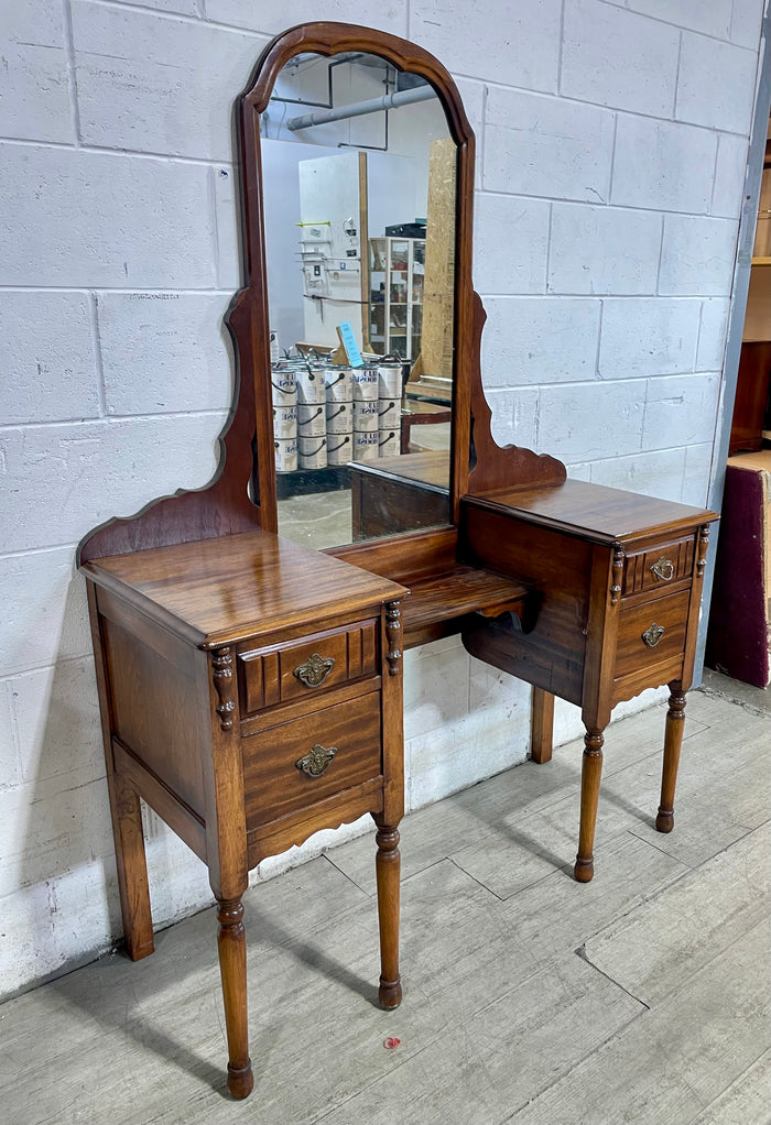 Elegant 4 drawer vanity/dresser