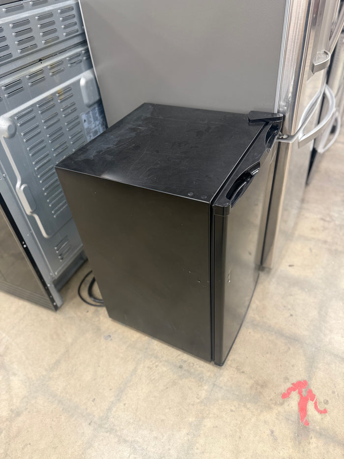 Small Black Decker Mini Fridge