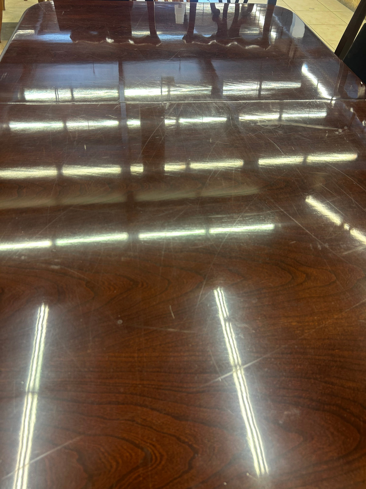 Chansons Traditional Dining Set (A Table with Eight Chairs)