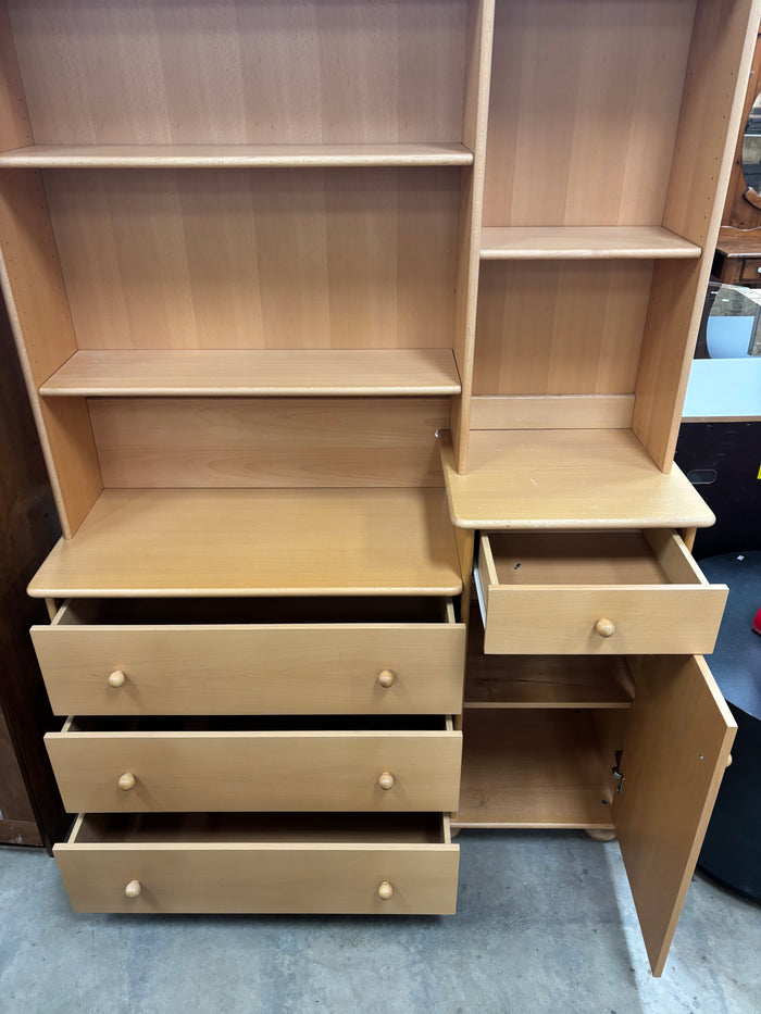 Light Maple-Coloured Dresser with Hutch