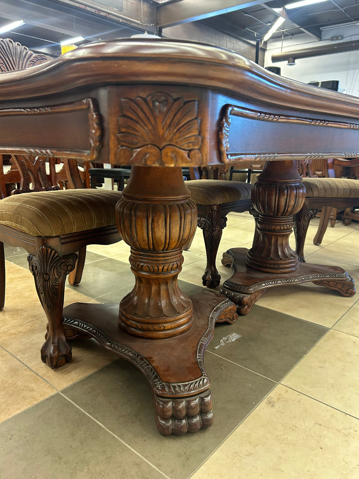 Flavia Extendable Dining Set with 6 chairs