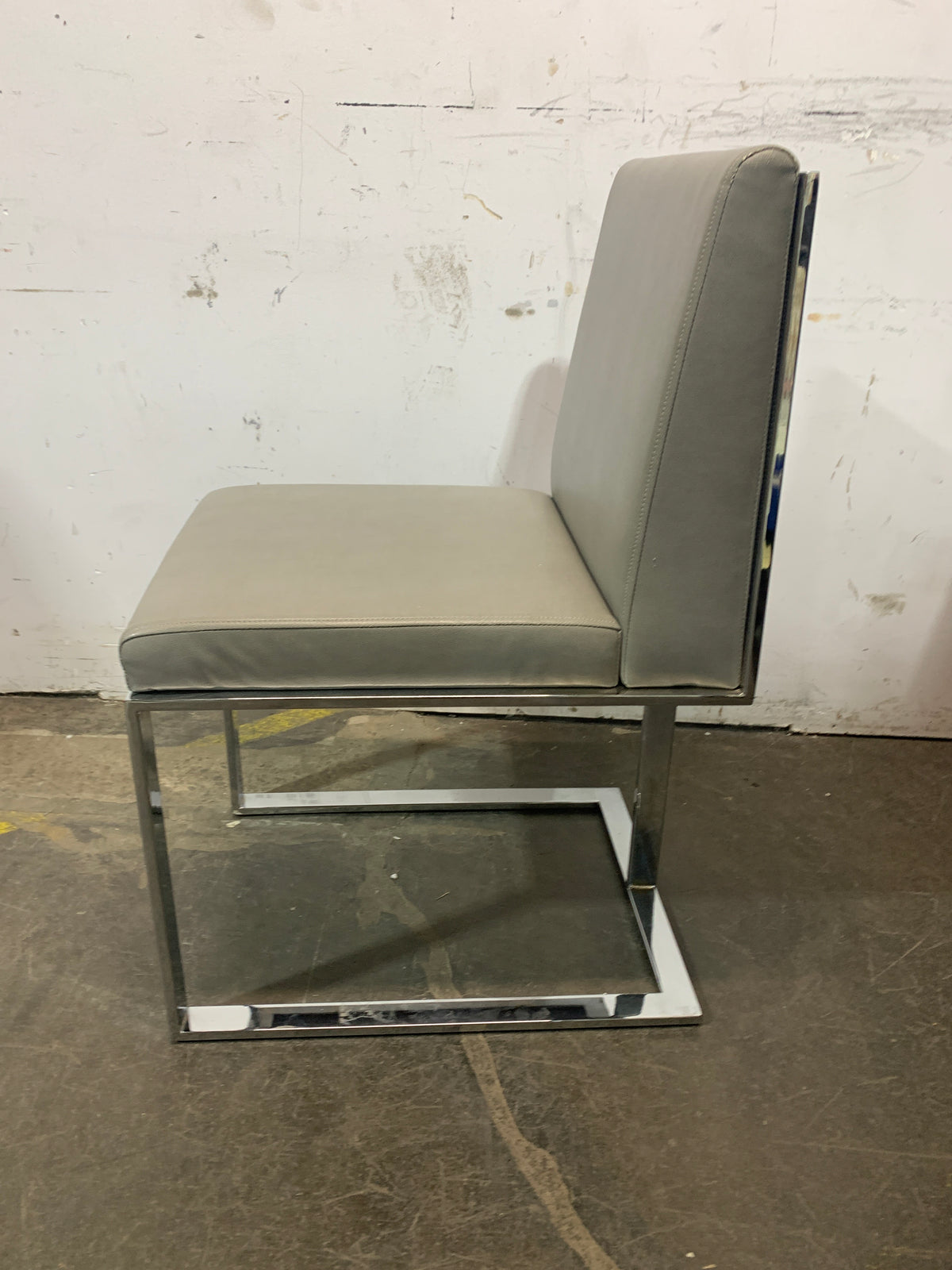 Elegant Light Grey Dining Chair