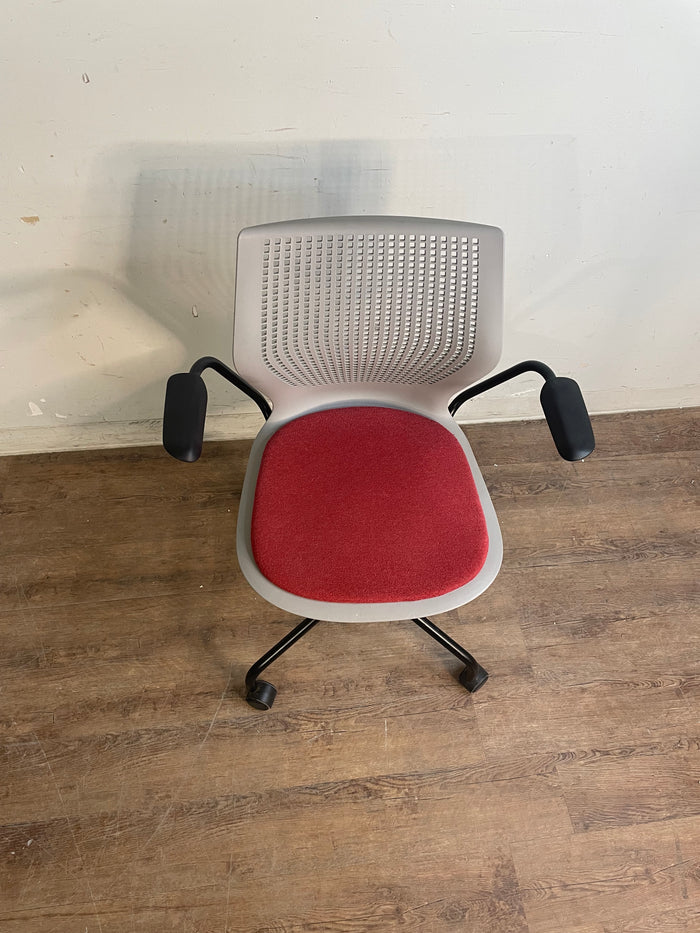MultiGenerational by Knoll Hybrid Base Office Chair