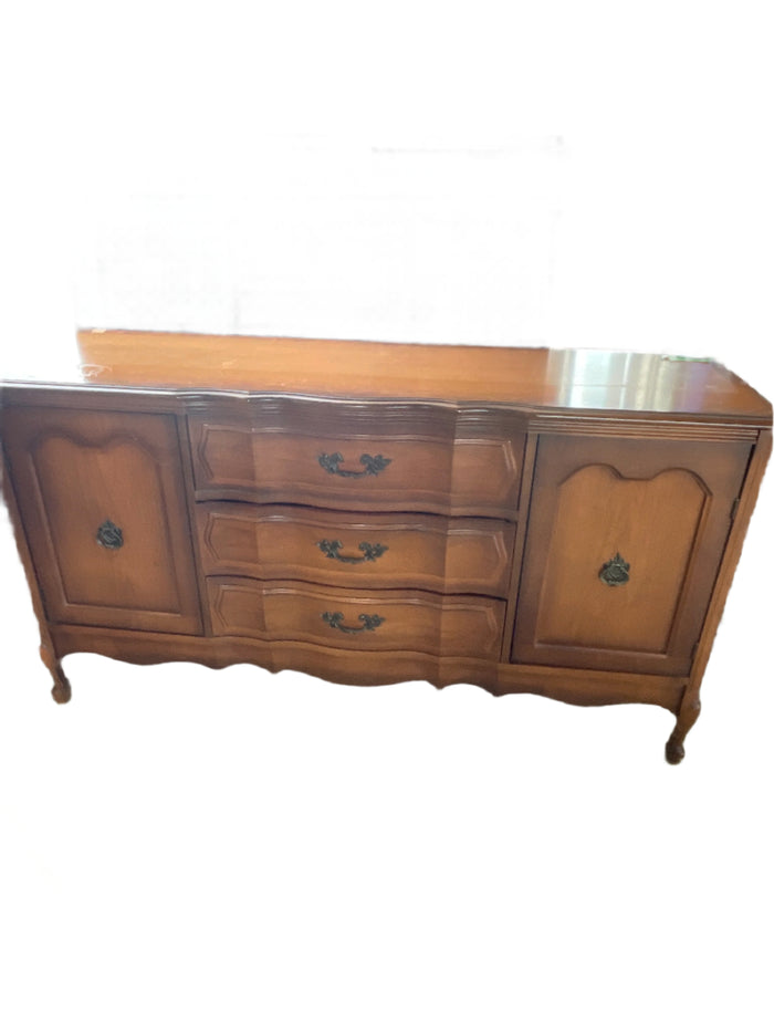 Victoriaville Sideboard W/ Dovetails