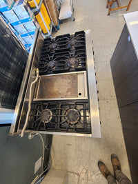 48 Inch Viking Range with Pro-Style Dual-Fuel Range with 6 VSH Pro Sealed Burners