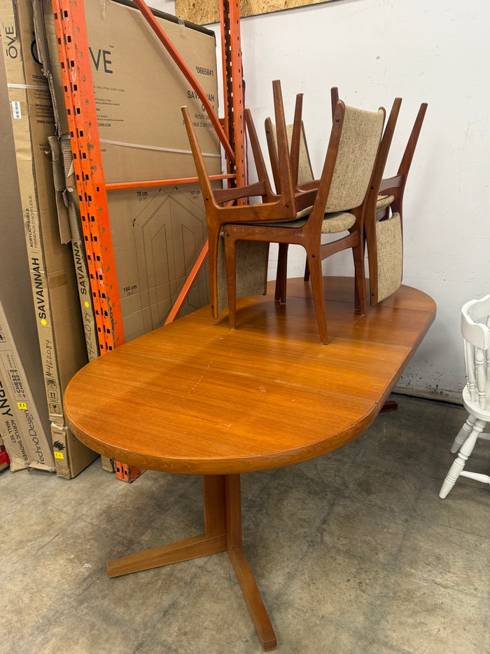 Light Reddish Brown Oval Dining Set