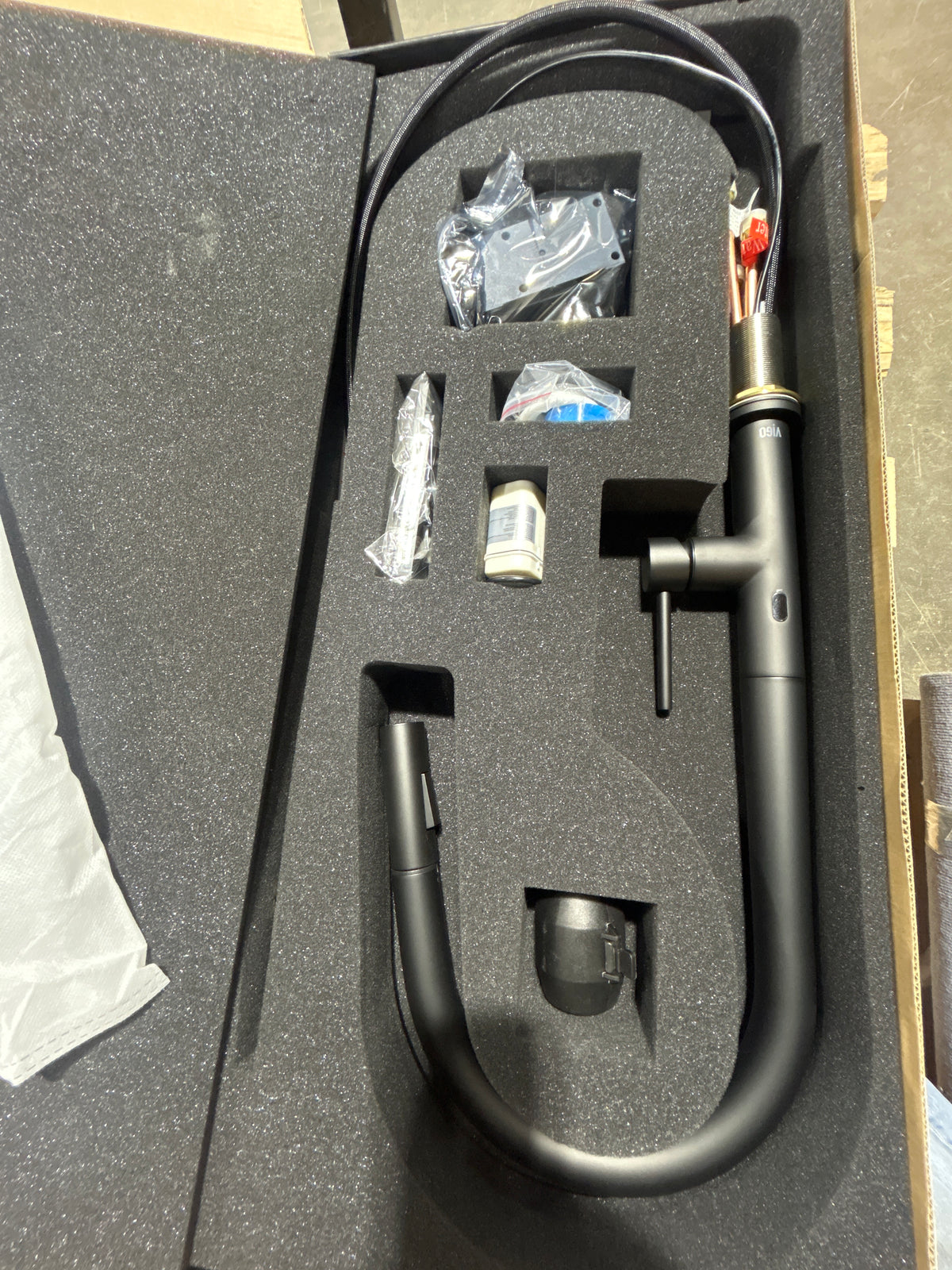VIGO Single-Handle Pull-Down Sprayer Kitchen Faucet in Matte Black