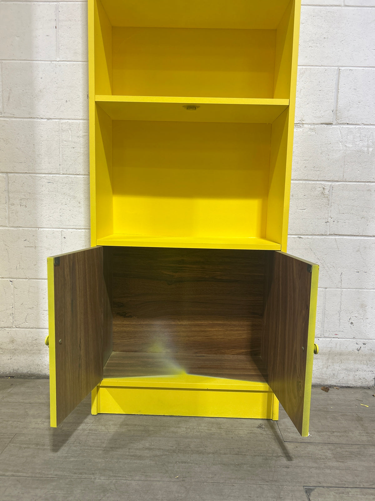 Jaune Bookcase