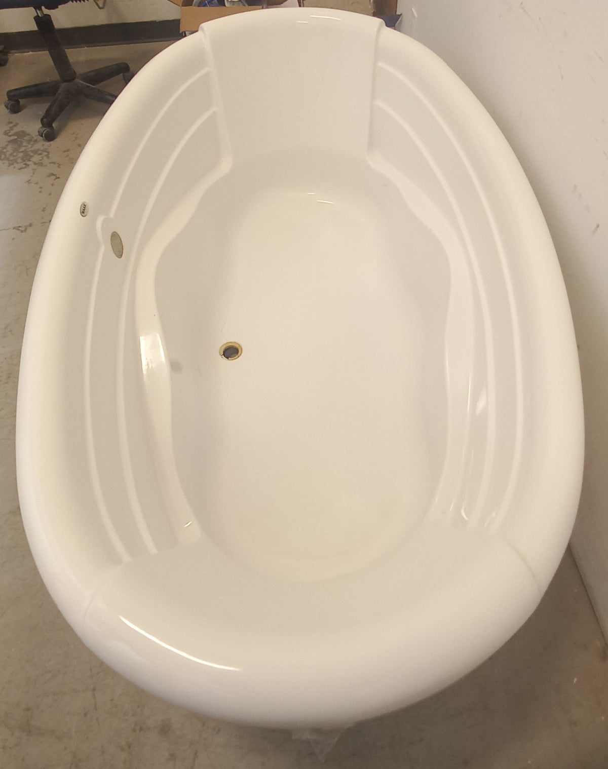 71-inch White Bathtub