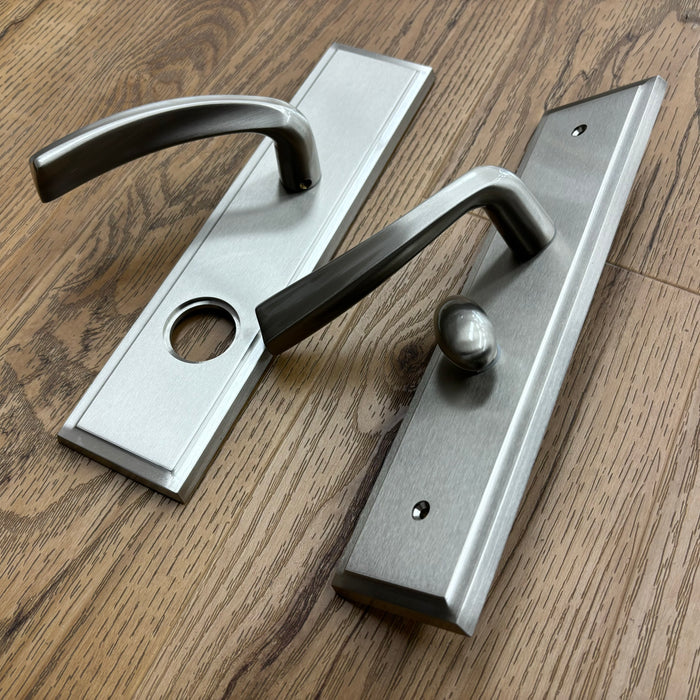 Left-Handed Door Lever with Thumb Turn in Brushed Nickel, 8525BOSSEMLH15
