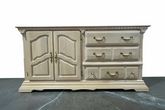 Daveluyville Pearl Bleach Oak Dresser