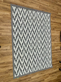 6×9-ft Grey & White Zigzag Rug – Machine-Woven Polyester, 283