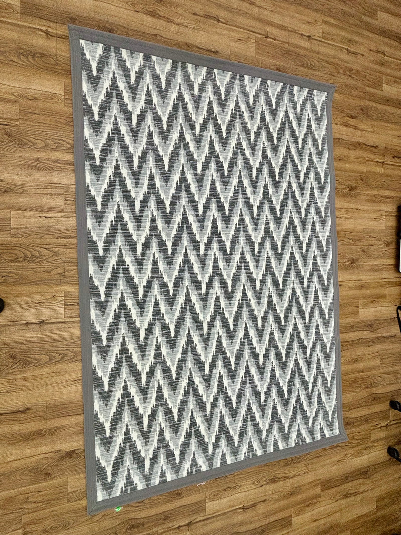 6×9-ft Grey & White Zigzag Rug – Machine-Woven Polyester, 283