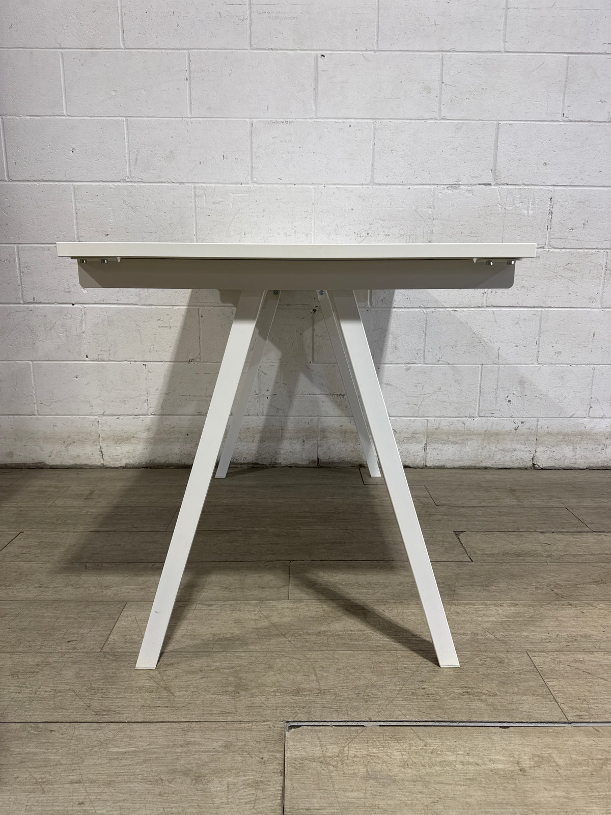 Chisto White Study Desk