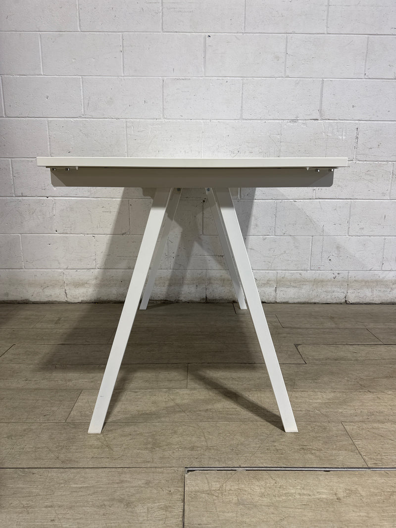 Chisto White Study Desk