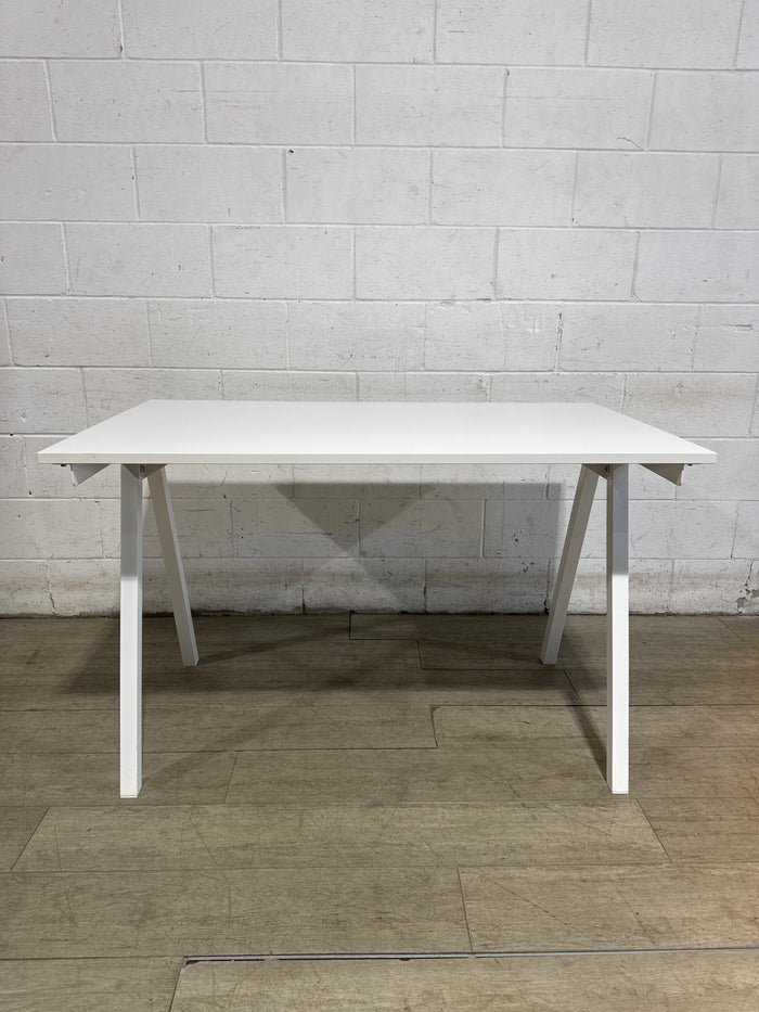 Chisto White Study Desk