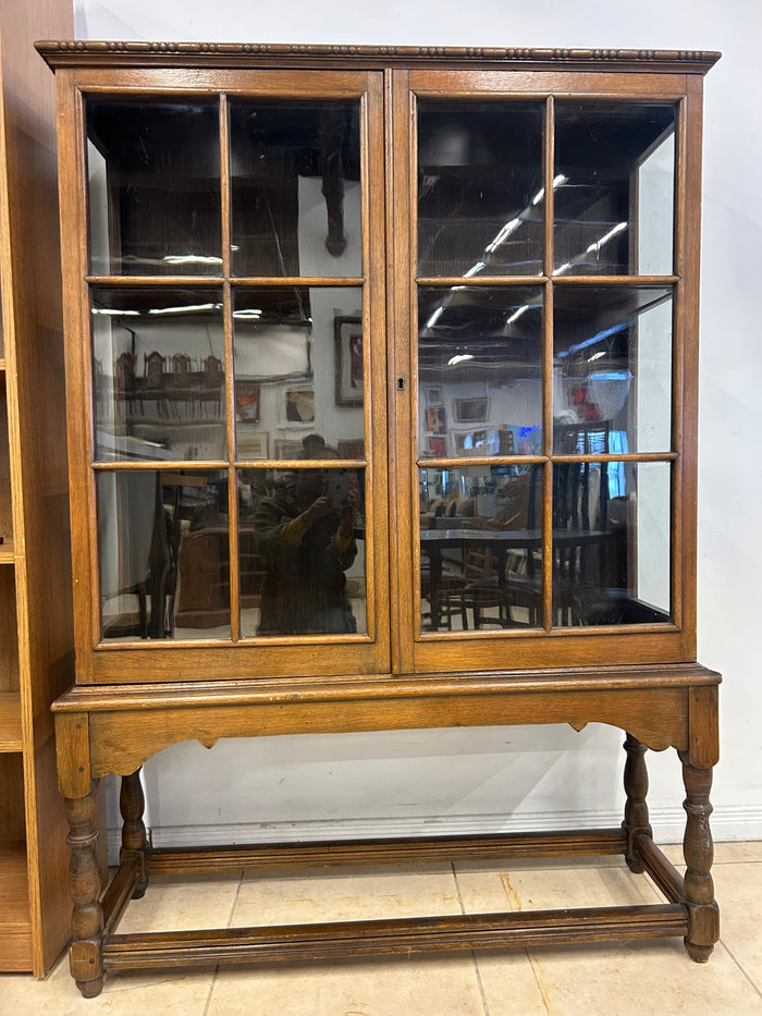 Queen Anne Display Cabinet (Key included)