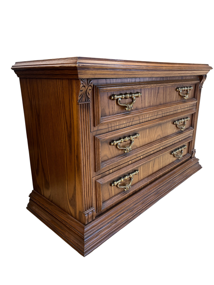 Traditional Three Drawer Dresser With Fluted Corner Columns