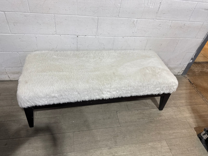 Ottoman bench with white Fur