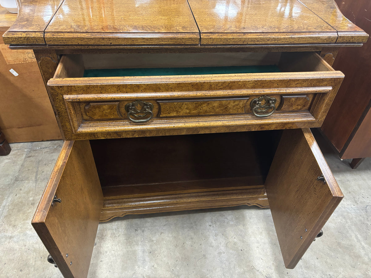 Neoclassical Flip-Top Server Buffet