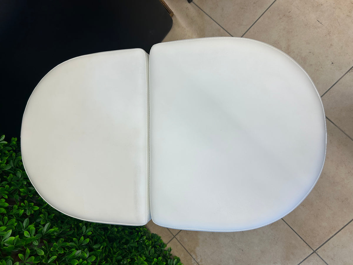 Kursi Barstools (A pair)