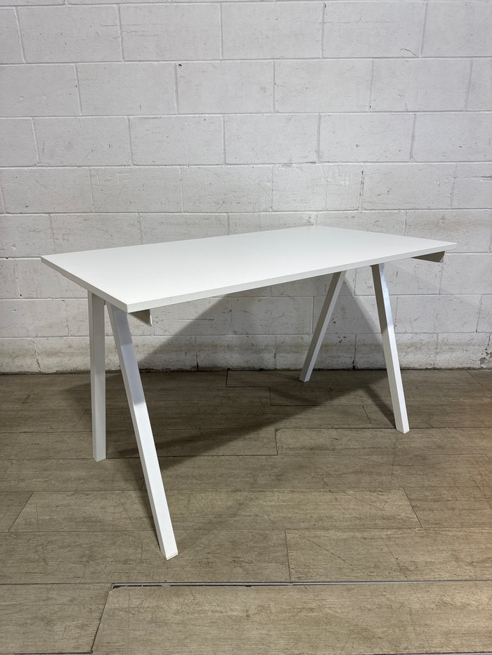 Chisto White Study Desk