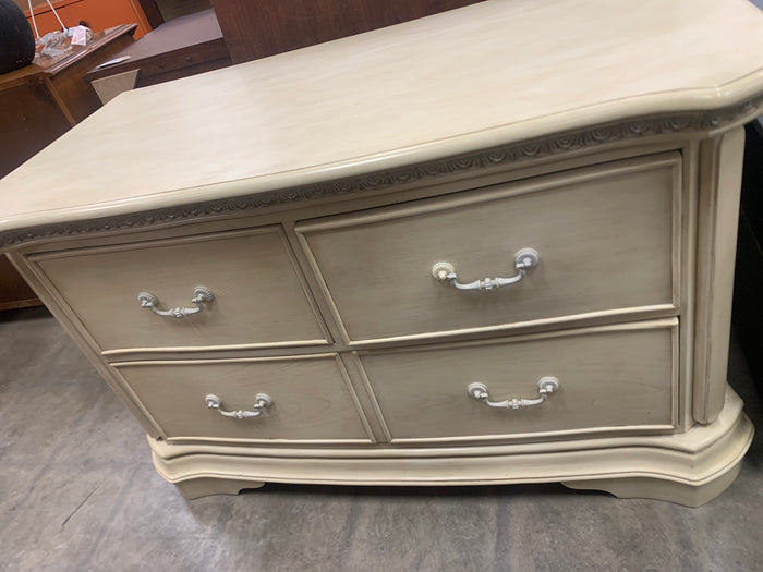 Light Cream Vintage Dresser W/ 3 Drawer