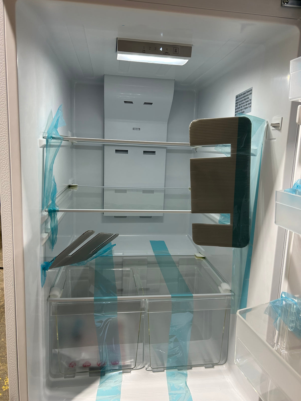 Vissani 24-inch Top Freezer Refrigerator (As is)