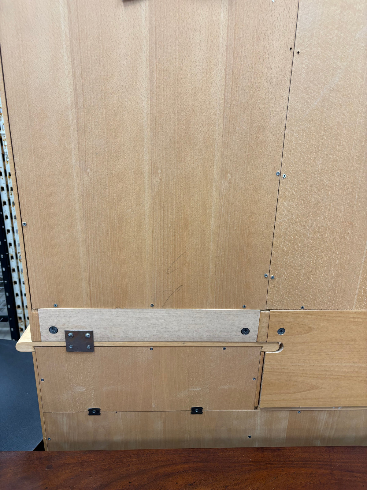 Light Maple-Coloured Dresser with Hutch