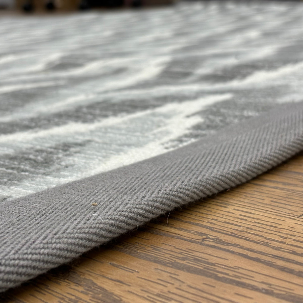 6×9-ft Grey & White Zigzag Rug – Machine-Woven Polyester, 283
