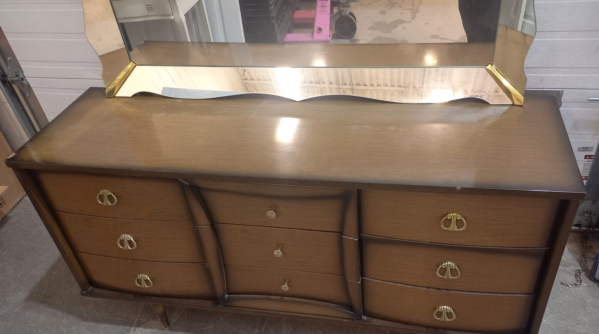Vintage Mid-Century Modern Dresser with 9 Drawers