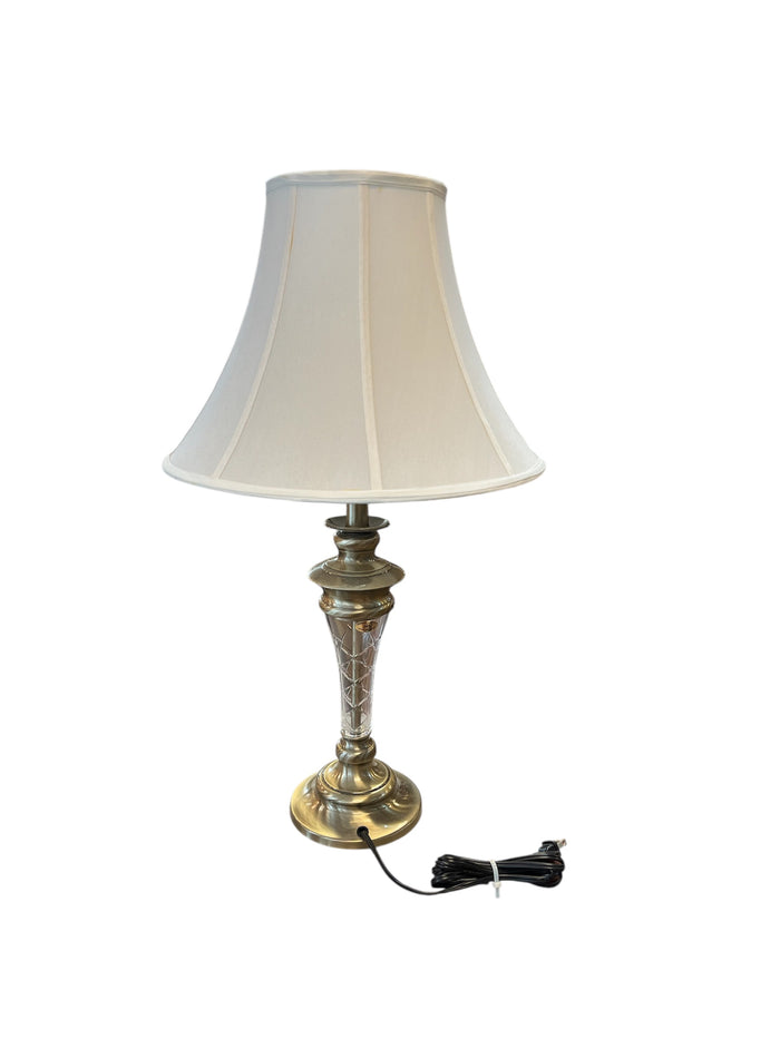 Traditional Table Lamp With Crystal Details