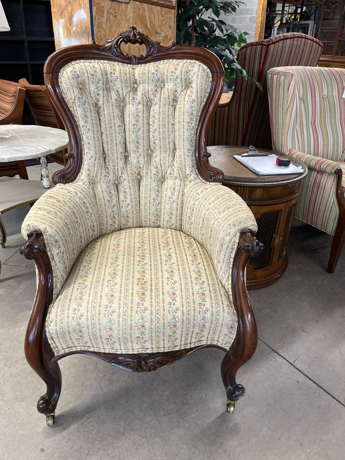 27"W Queen Anne Chair
