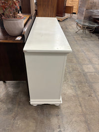 White Wooden 6-Drawer Dresser
