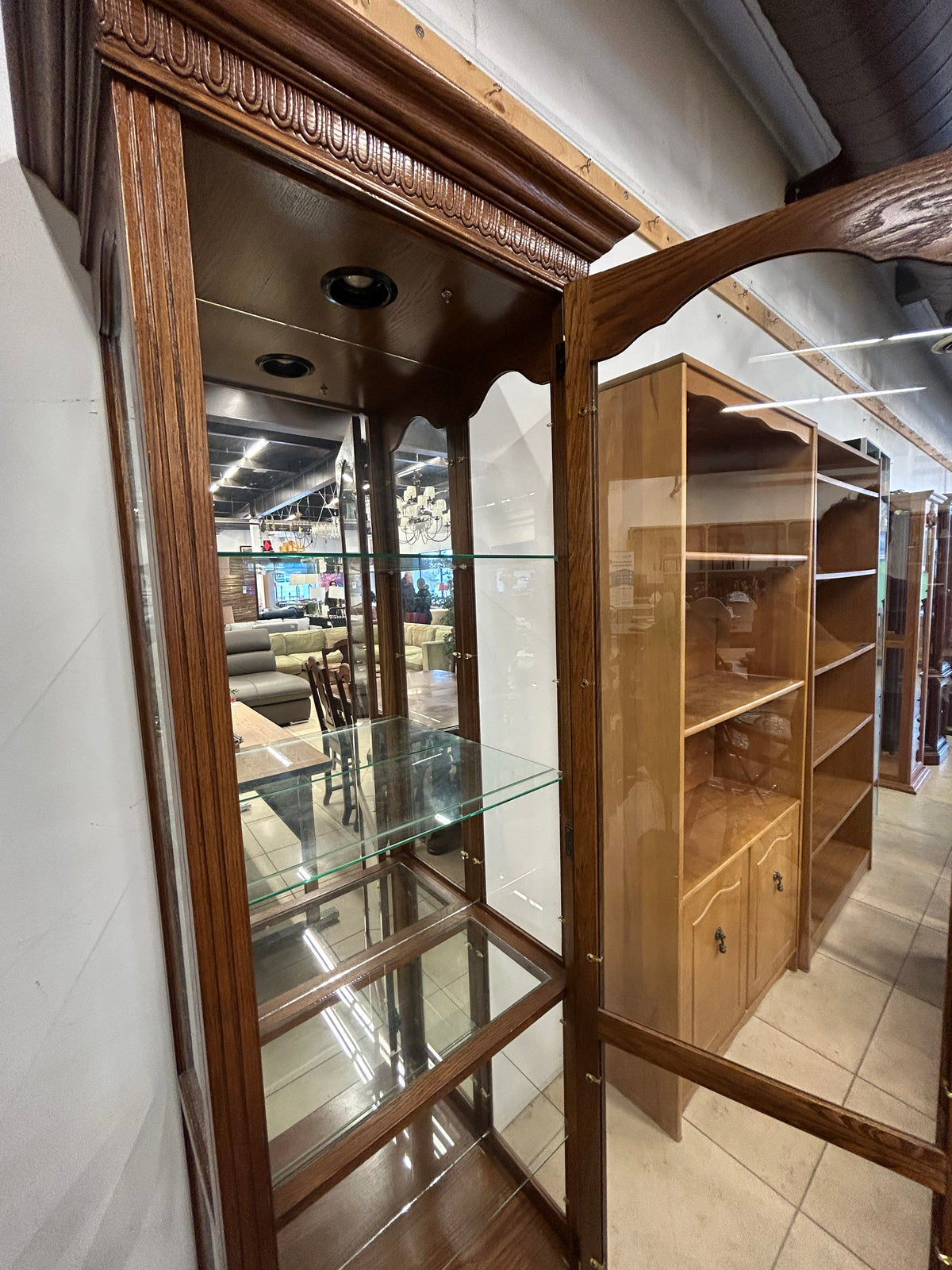 Napoli Traditional Curio Cabinet (Key included)