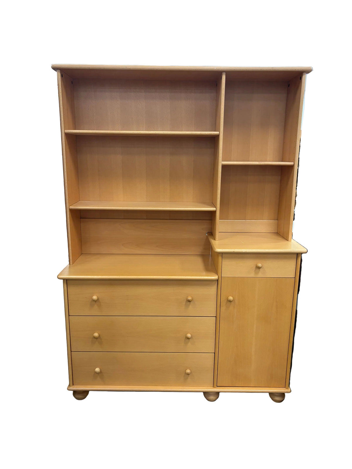 Light Maple-Coloured Dresser with Hutch