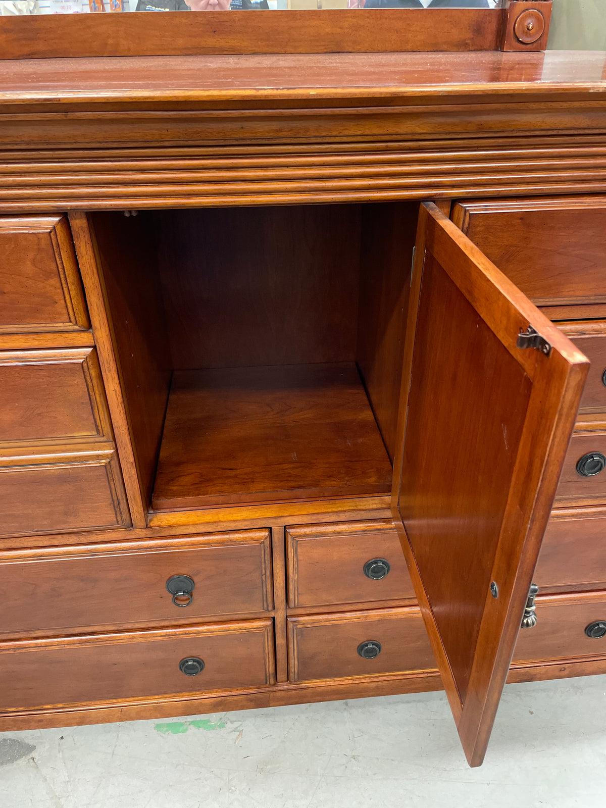 Solid Wood 8-Drawer Dresser with Mirror