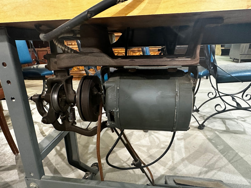 Singer 331K4 Industrial Sewing Machine with a Table