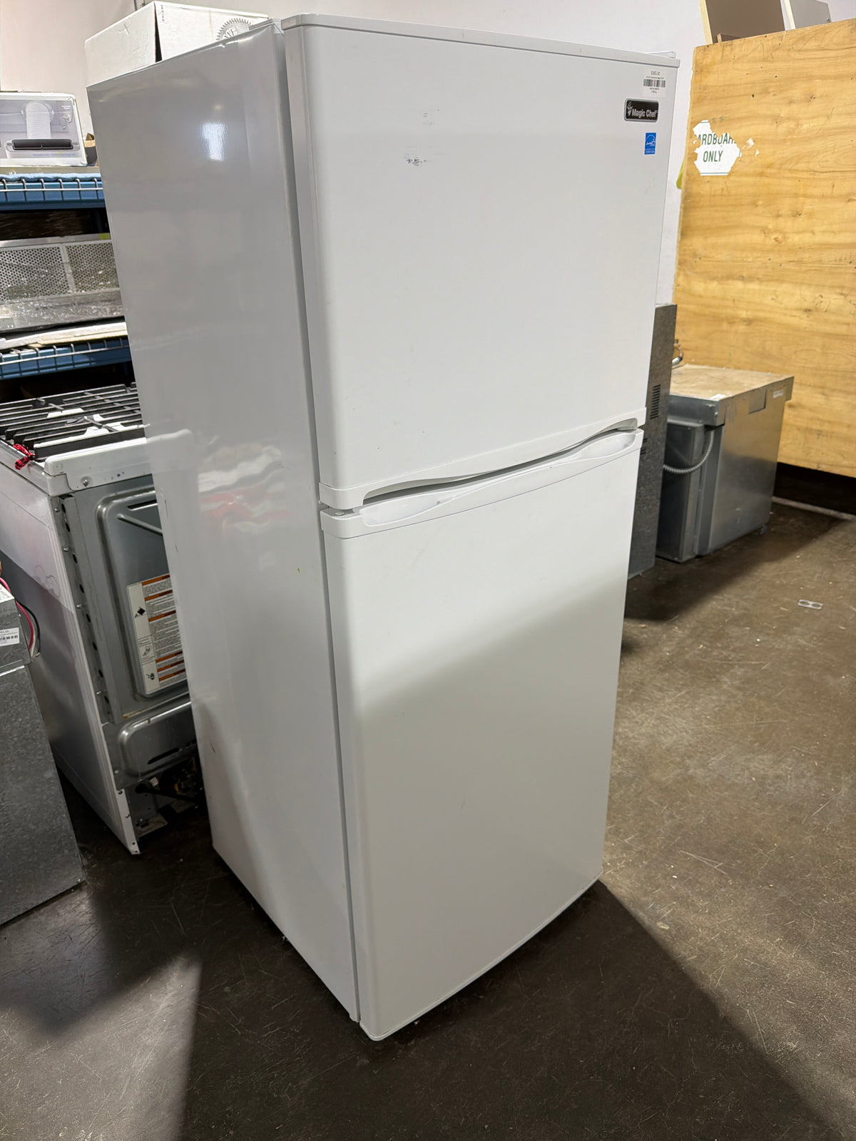 24 inch Condo-size White Magic Chef Fridge/ Freezer