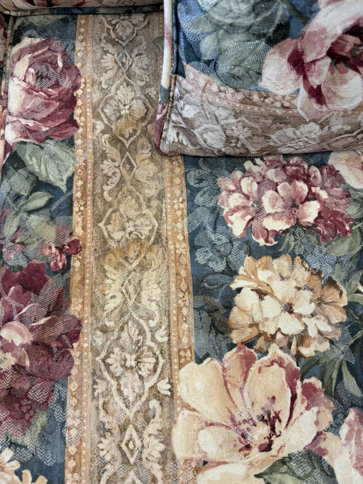 Traditional Rose Patterned Loveseat