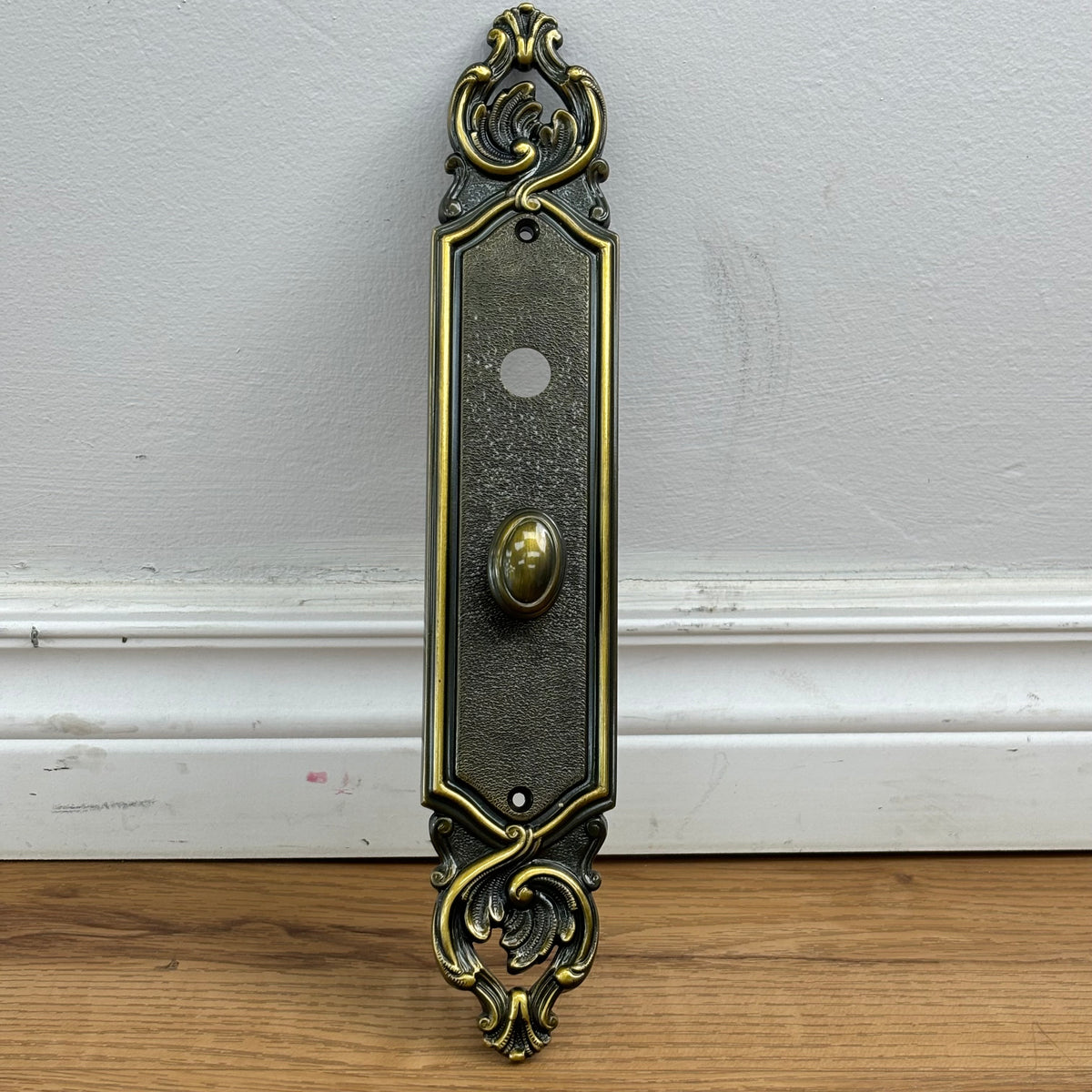 Flat Ornate Door Plate with Knob, 8525U59