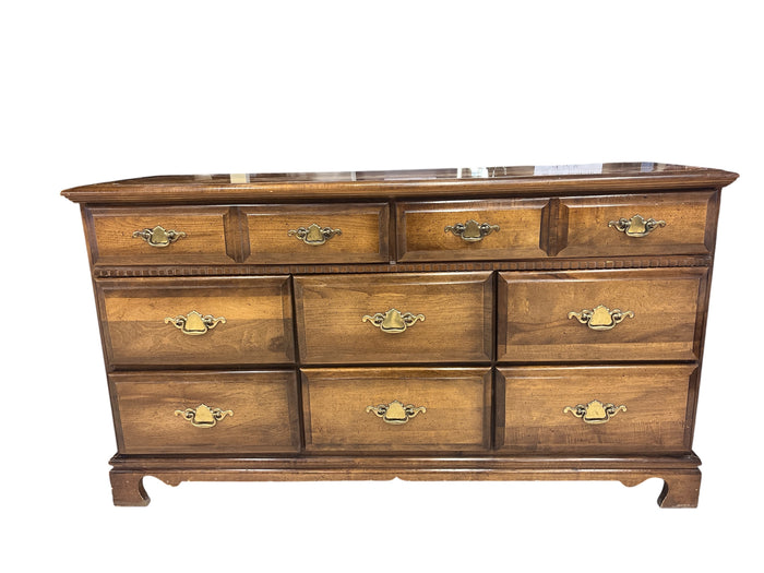 Traditional Two-Tone 8-Drawer Dresser