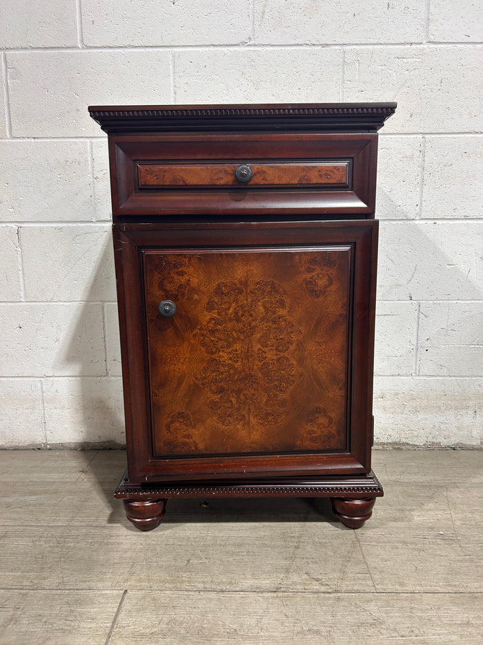 Albero Nightstand