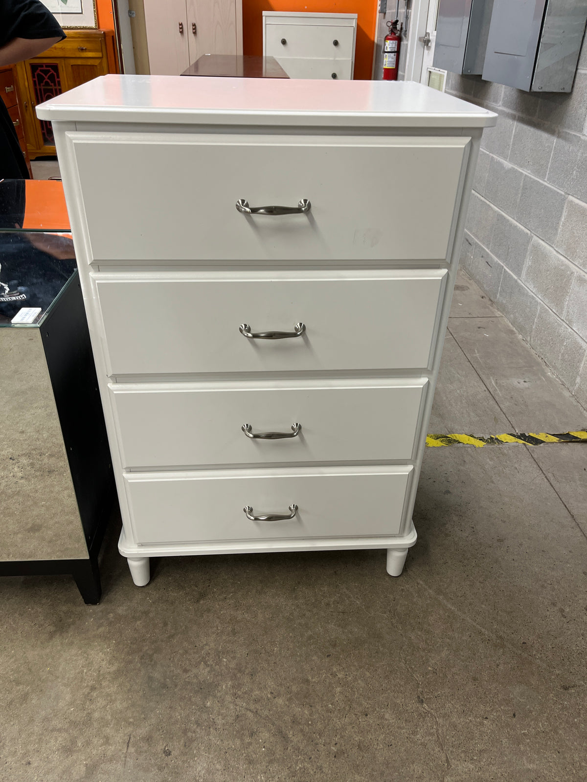 27"W 4 Drawer Dresser